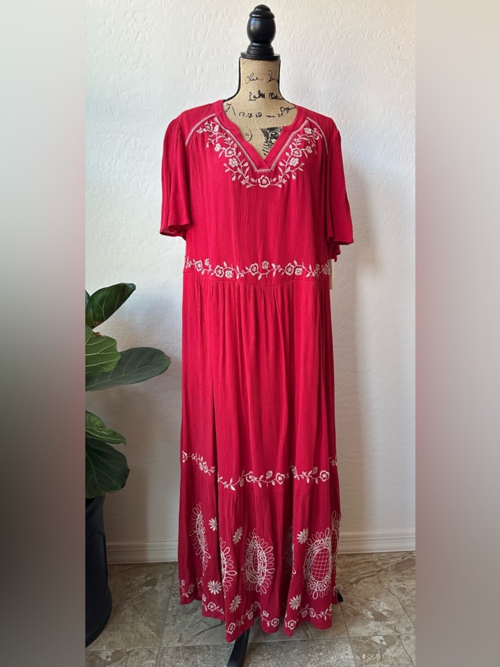 NWT Nurture Winter Berry Embroidered V Neck Maxi Dress Size 1X